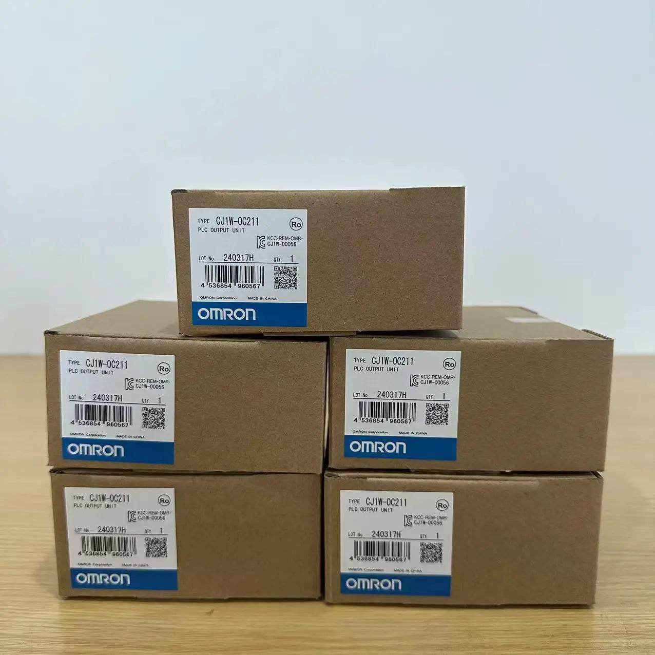 CJ1W-OC211 16-Point Output Module for PLC Systems, 24VDC, 0.5A per Point - chengruiyuan