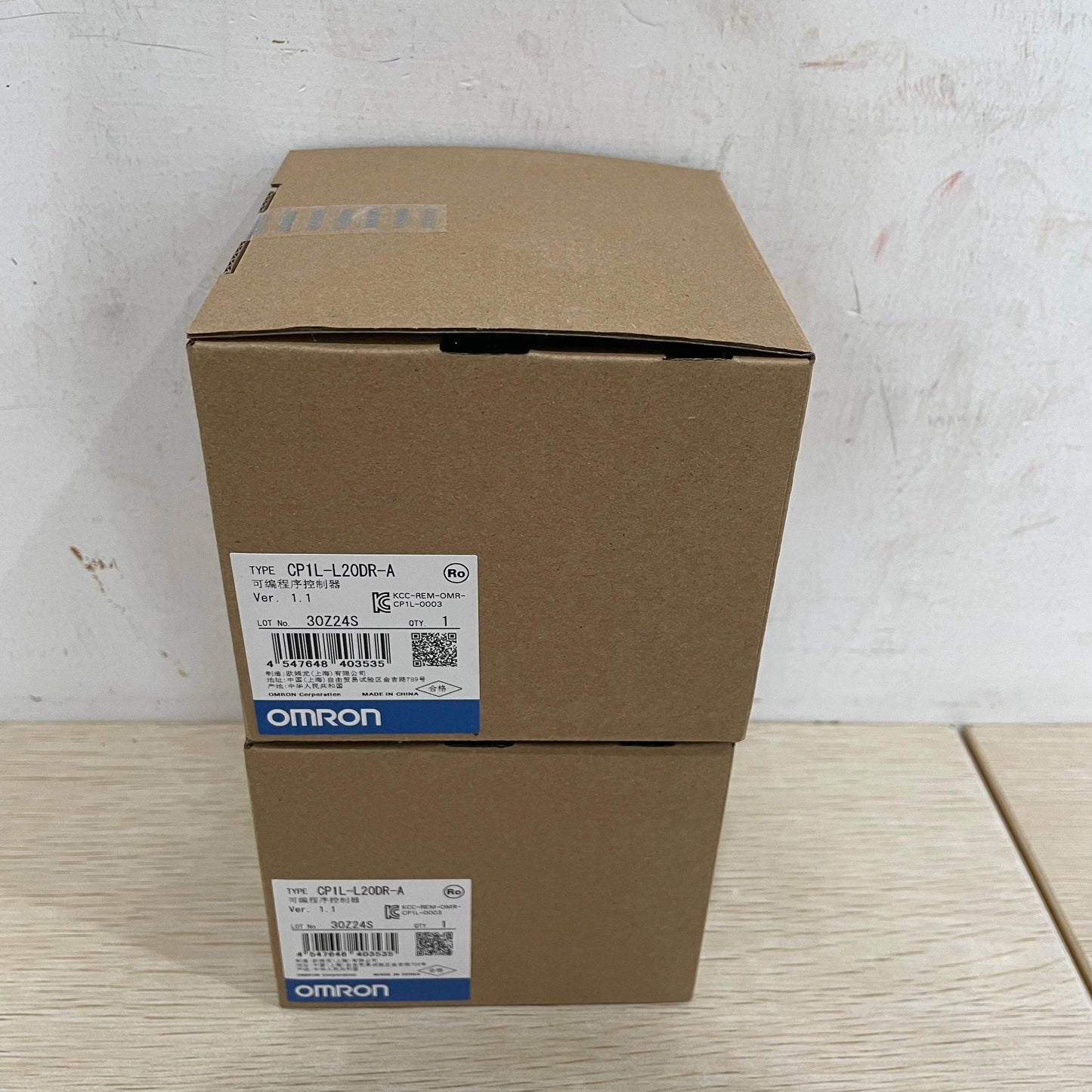 Compact PLC CP1L-L20DR-A with 20 I/O, Relay Output, and Built-in RS-232 Port - chengruiyuan