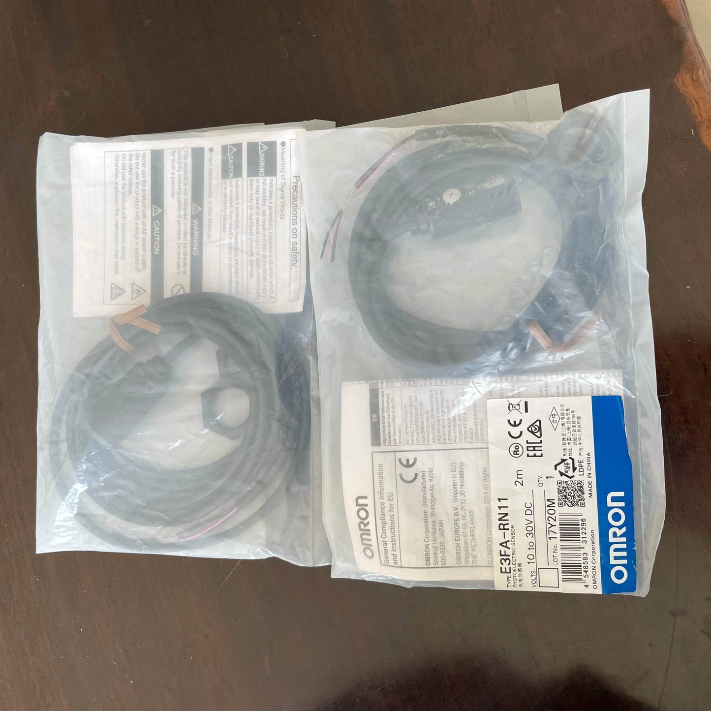 Compact 10-30V DC E3FA-RN11 Retro-Reflective Photoelectric Sensor with NPN Output - chengruiyuan