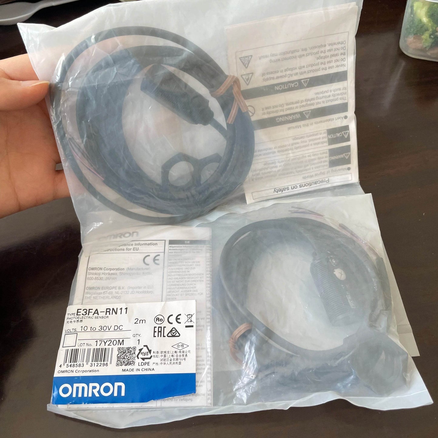 Compact 10-30V DC E3FA-RN11 Retro-Reflective Photoelectric Sensor with NPN Output - chengruiyuan