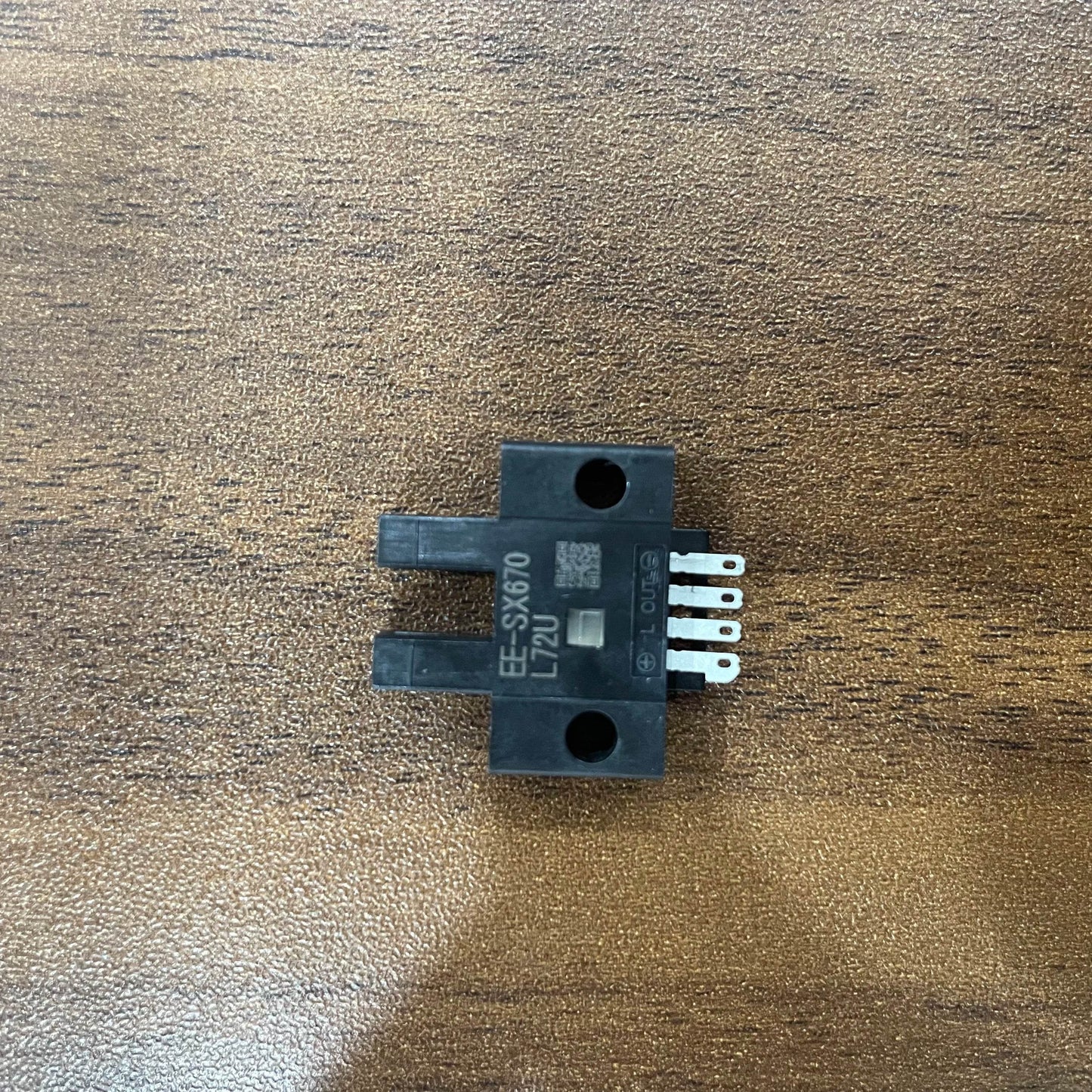 Compact Slot Sensor EE-SX670 with 5mm Detection Gap and Phototransistor Output - chengruiyuan