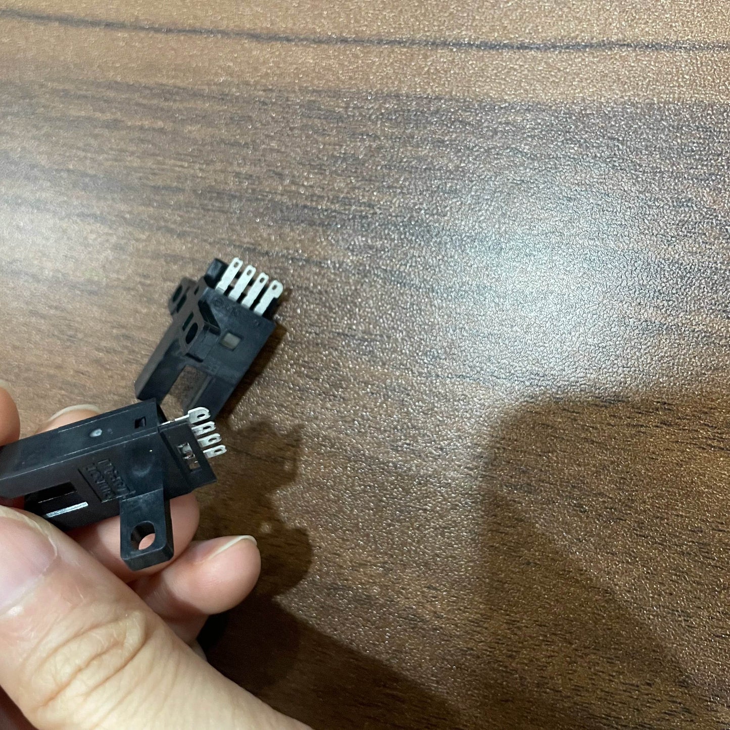 Compact Slot Sensor EE-SX672 with 5mm Detection Gap and Phototransistor Output - chengruiyuan