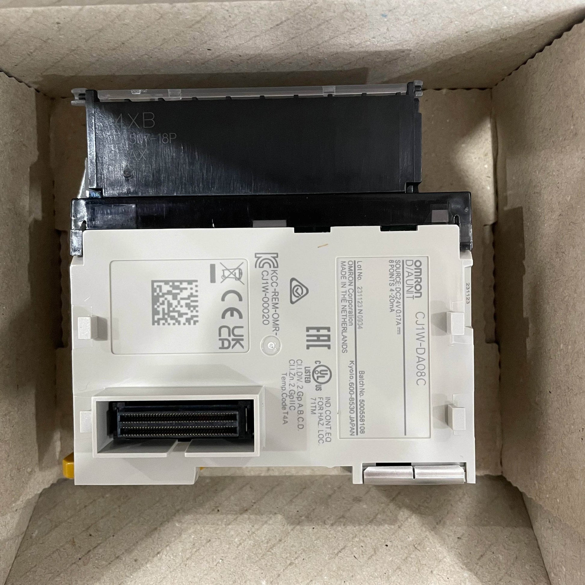 CJ1W-DA08C 8-Channel Analog Output Module for PLC Systems - chengruiyuan