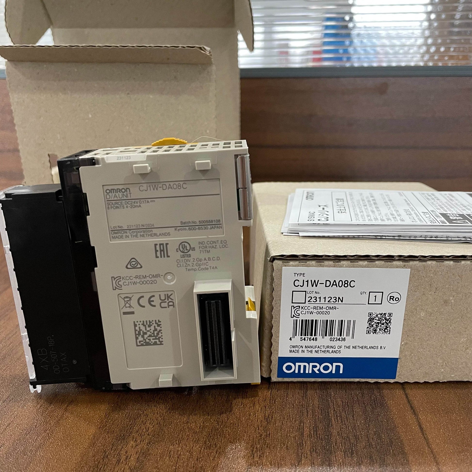 CJ1W-DA08C 8-Channel Analog Output Module for PLC Systems - chengruiyuan