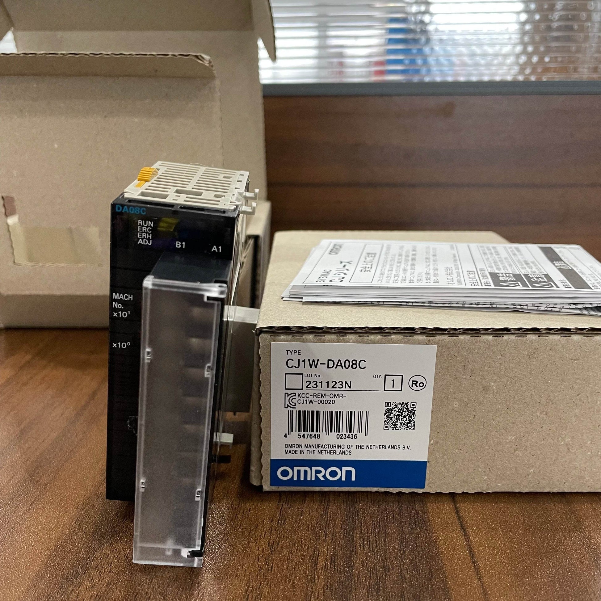 CJ1W-DA08C 8-Channel Analog Output Module for PLC Systems - chengruiyuan