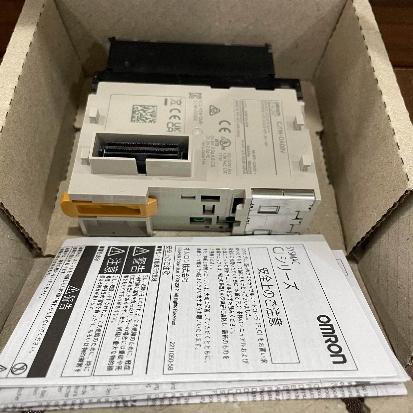 CJ1W-DA08V 8-Channel Analog Output Module for PLC Systems - chengruiyuan