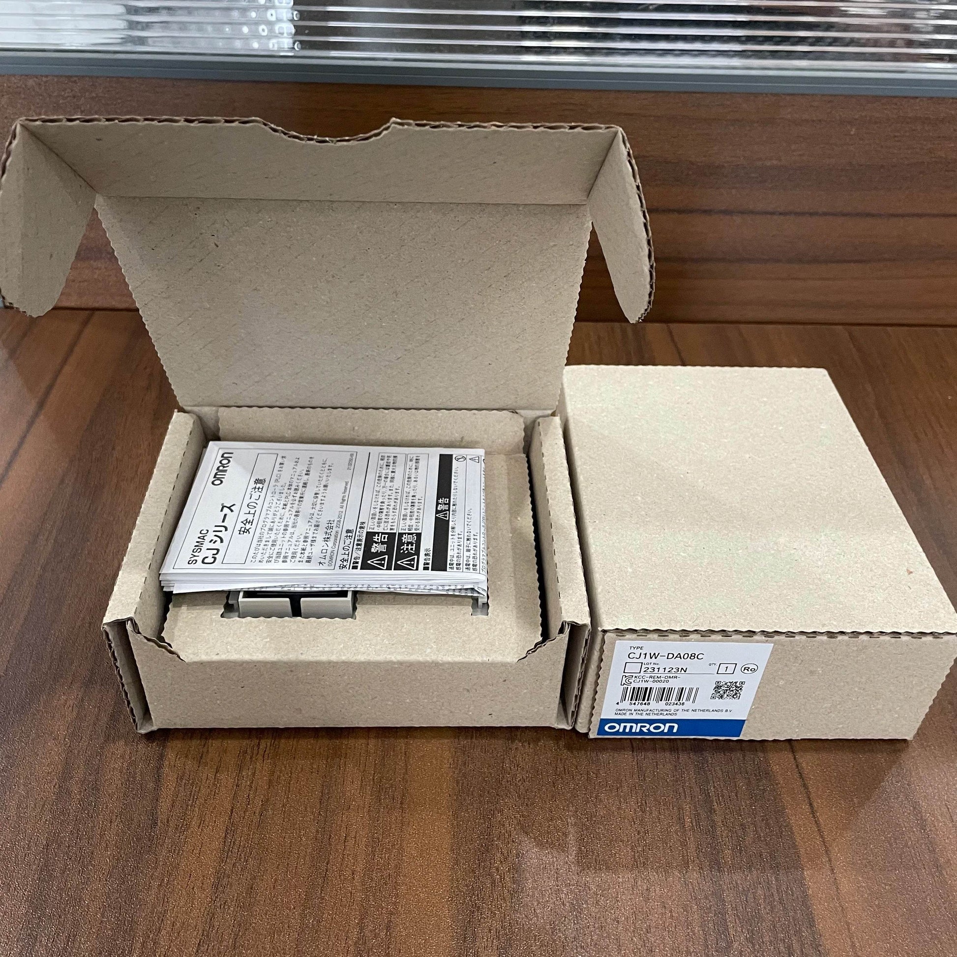 CJ1W-DA08C 8-Channel Analog Output Module for PLC Systems - chengruiyuan