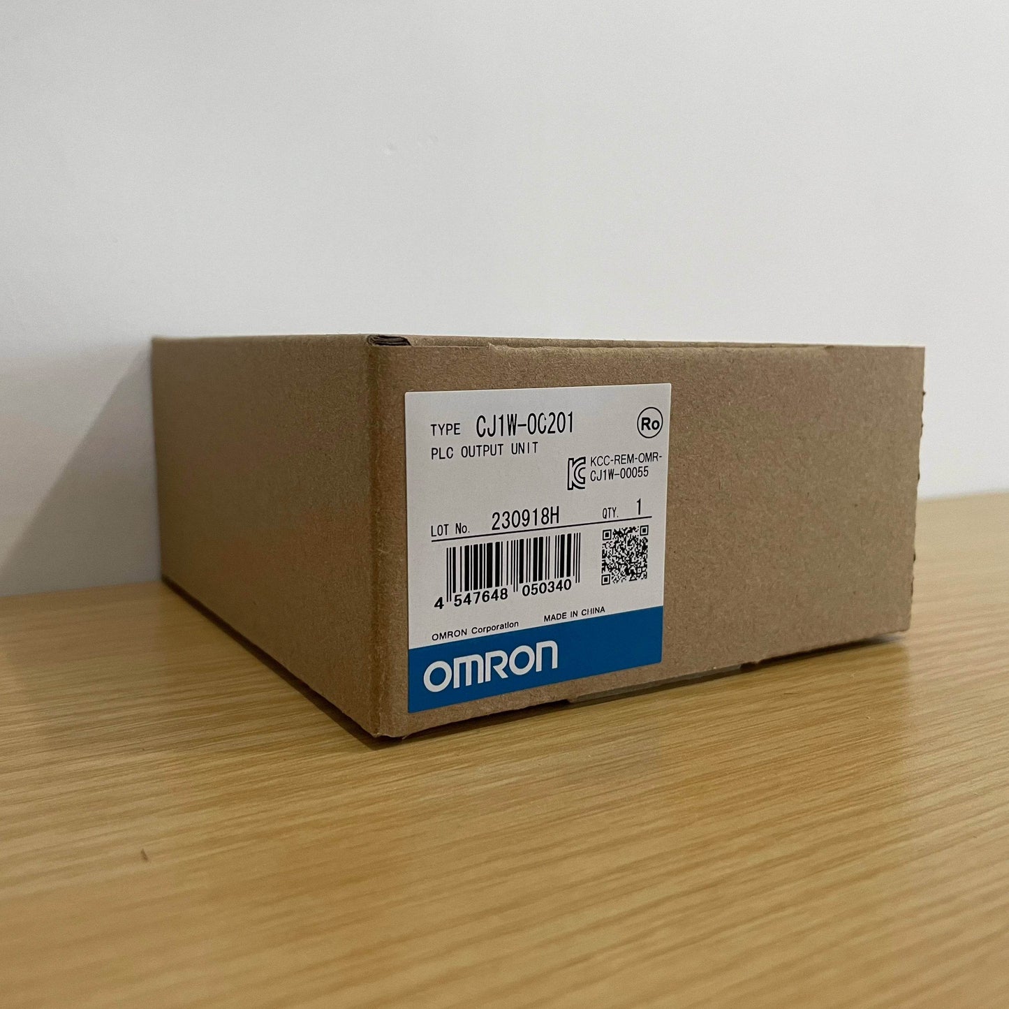 CJ1W-OC201 16-Point Relay Output Unit for PLC Systems - chengruiyuan
