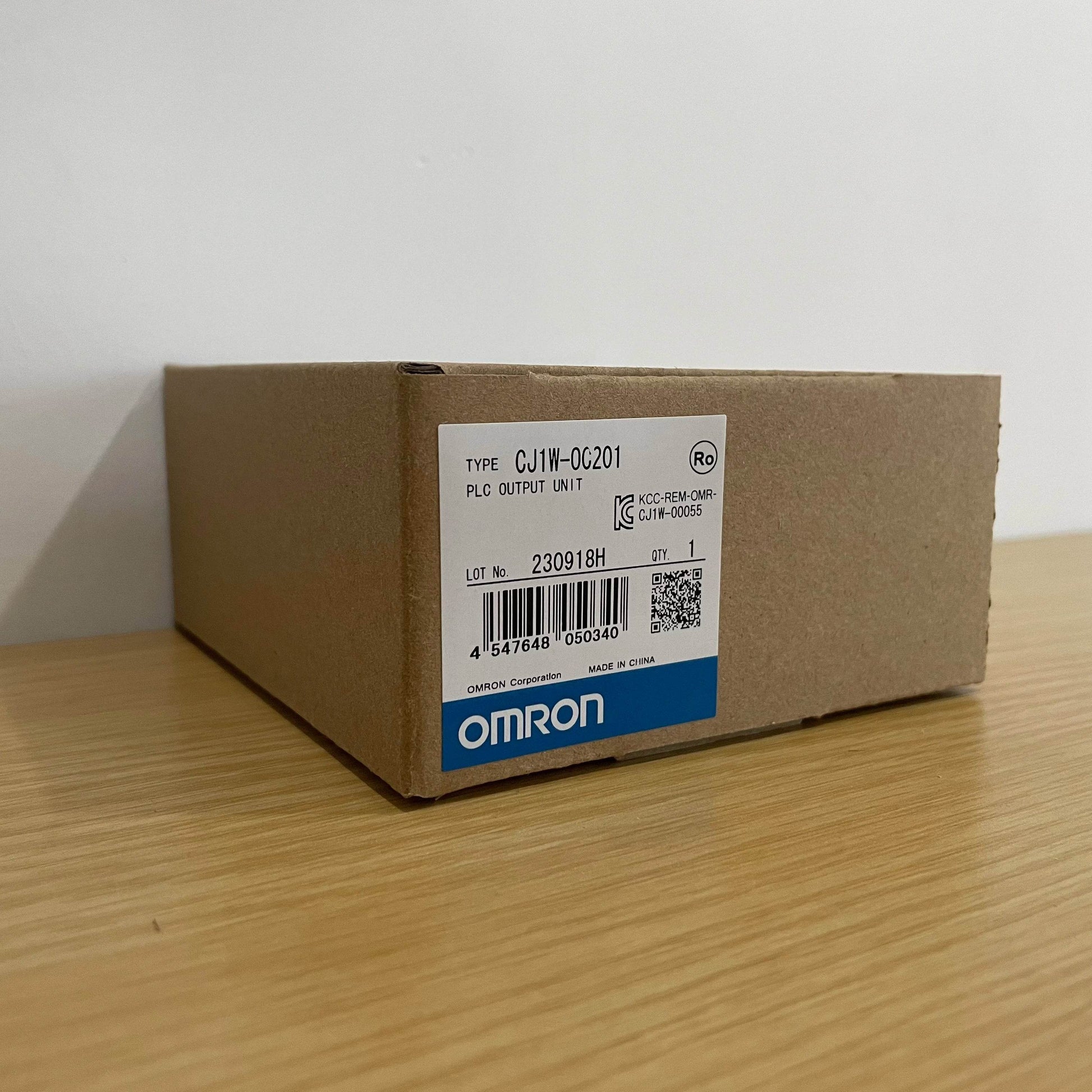 CJ1W-OC201 16-Point Relay Output Unit for PLC Systems - chengruiyuan