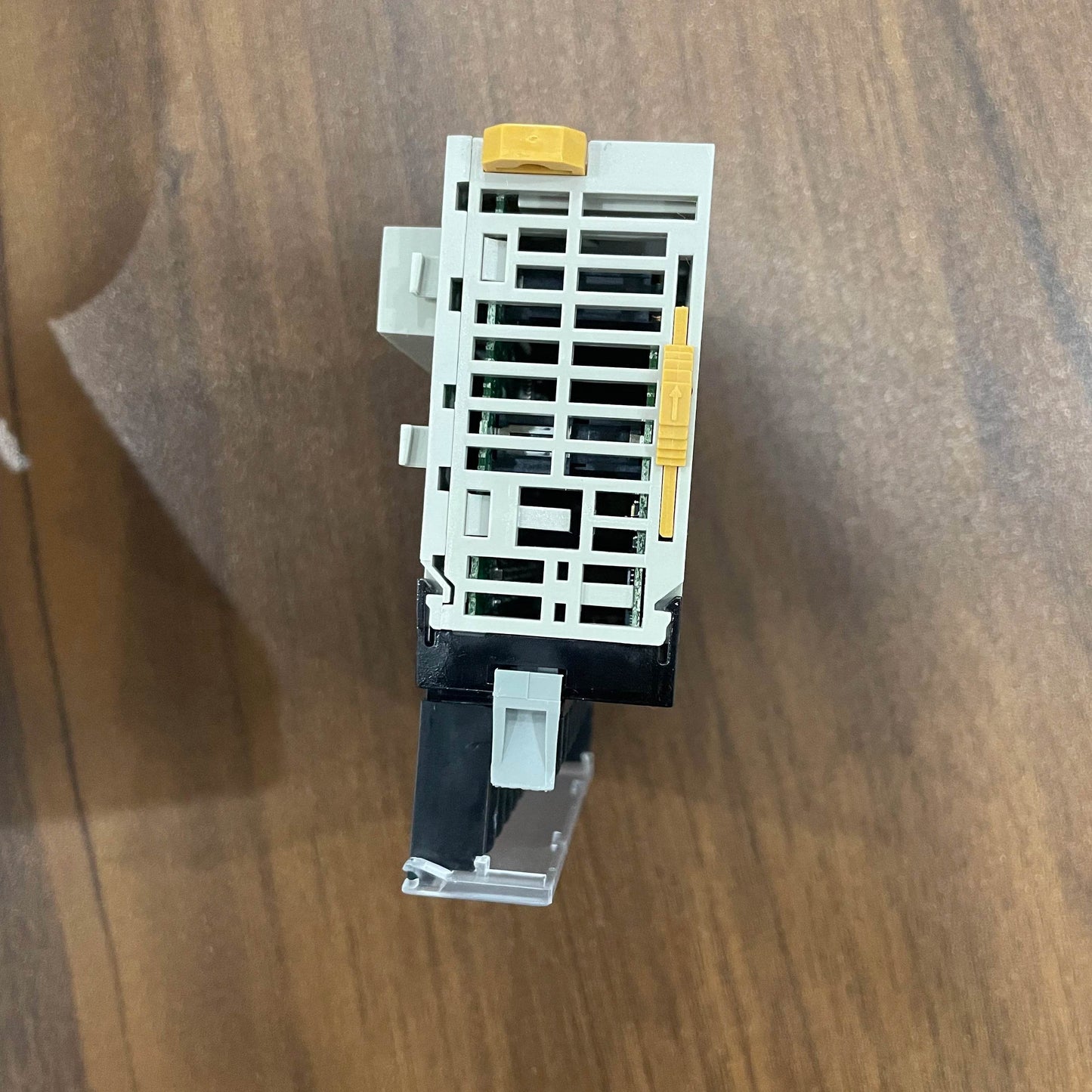 CJ1W-DA08V 8-Channel Analog Output Module for PLC Systems - chengruiyuan