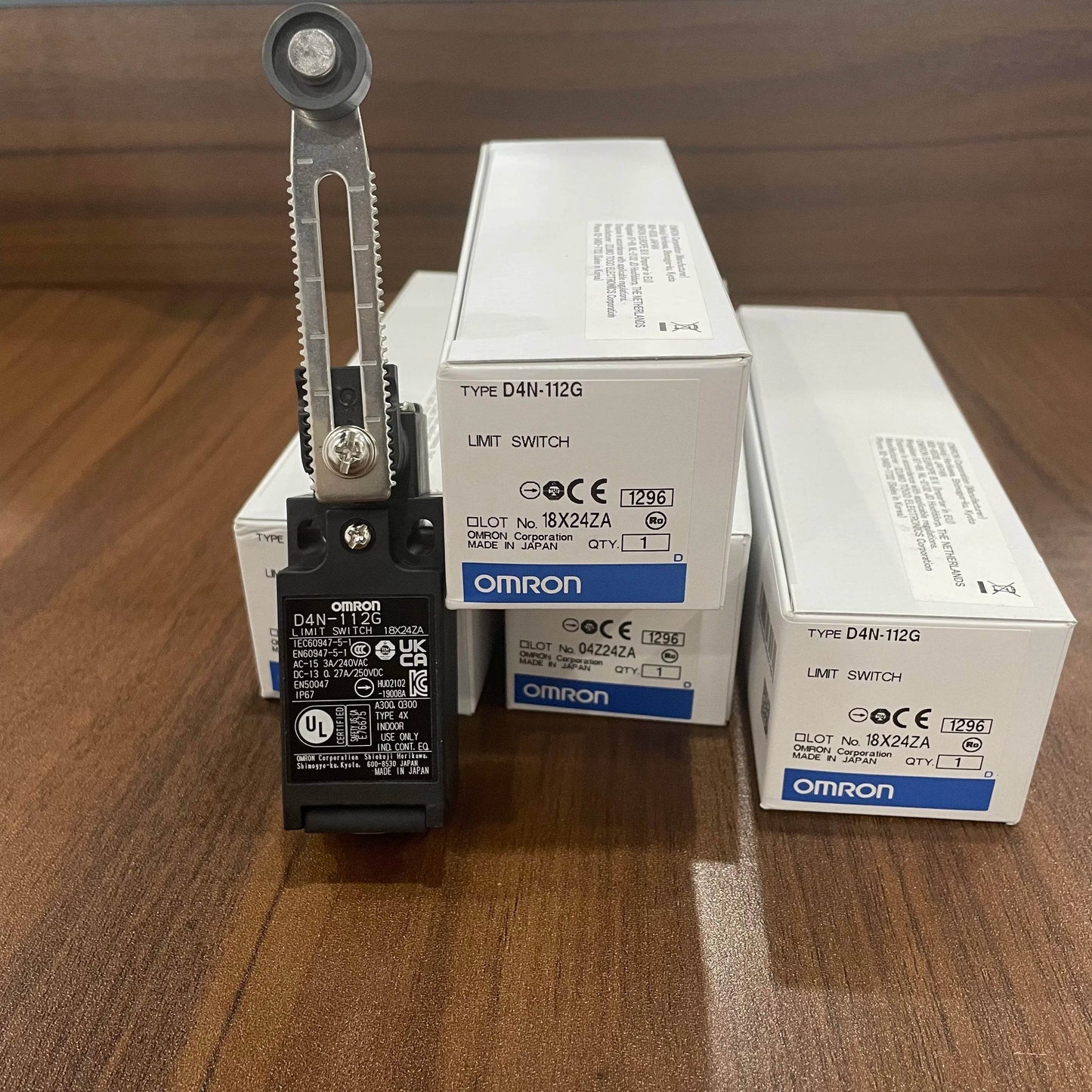 Compact D4N-112G Safety Limit Switch with Gold-Plated Contacts for Reliable Performance - chengruiyuan