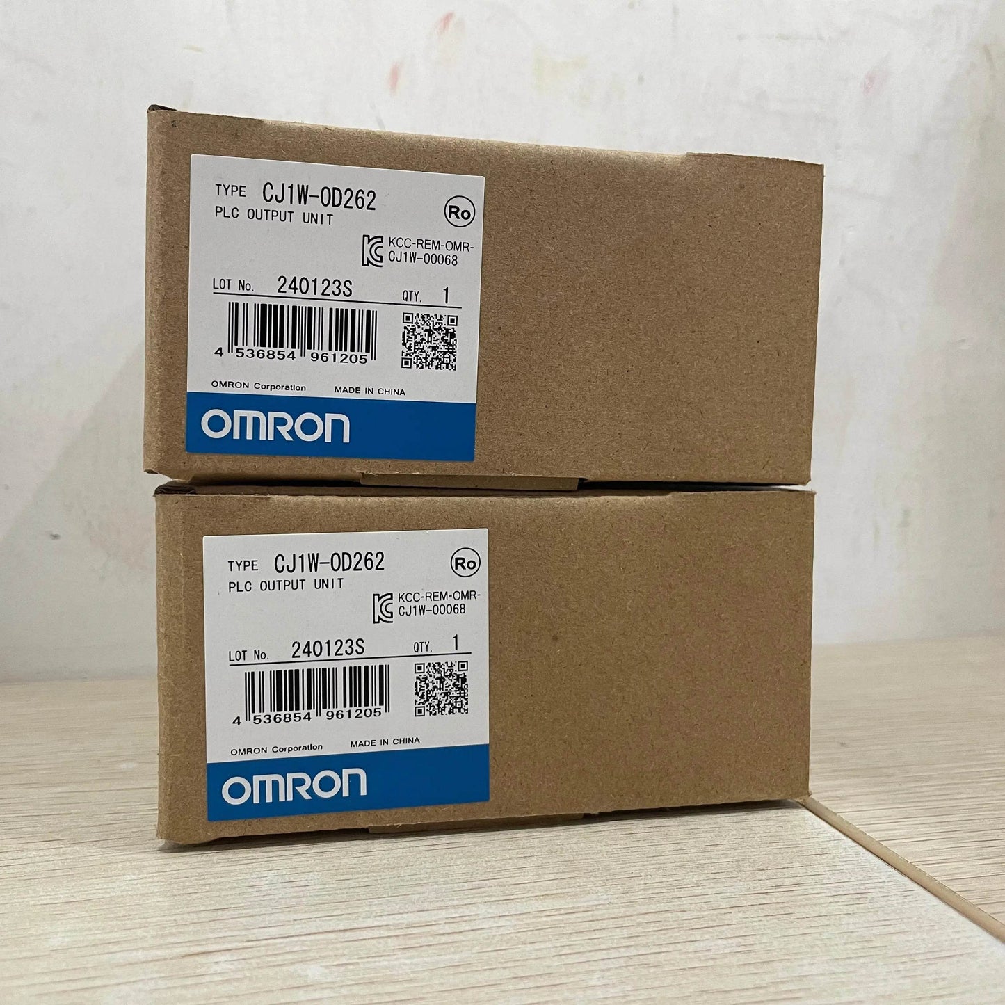 CJ1W-OD262 64-Point Digital Output Unit for PLC Systems - chengruiyuan