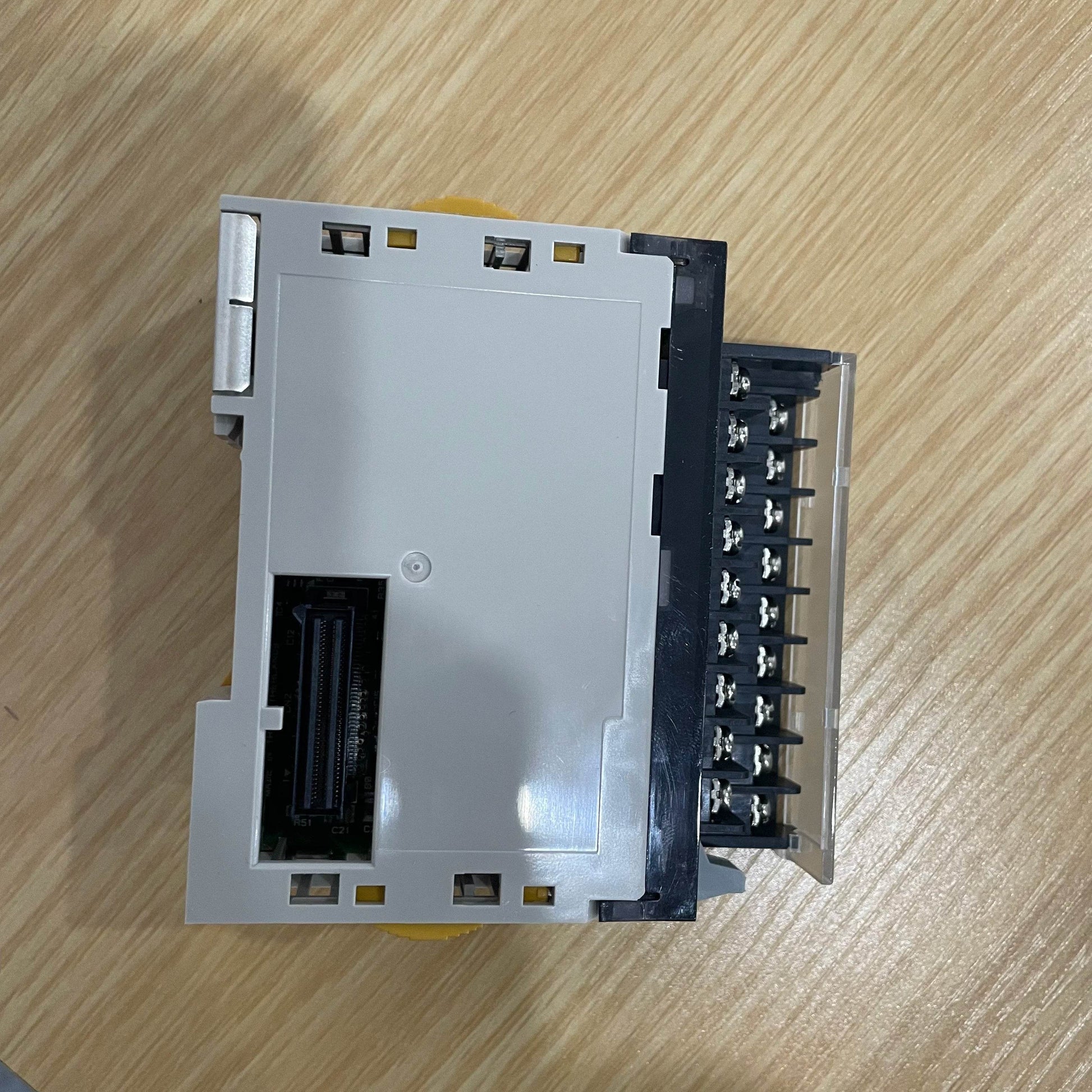 CJ1W-TS562 16-Point High-Density Temperature Input Unit for PLCs - chengruiyuan