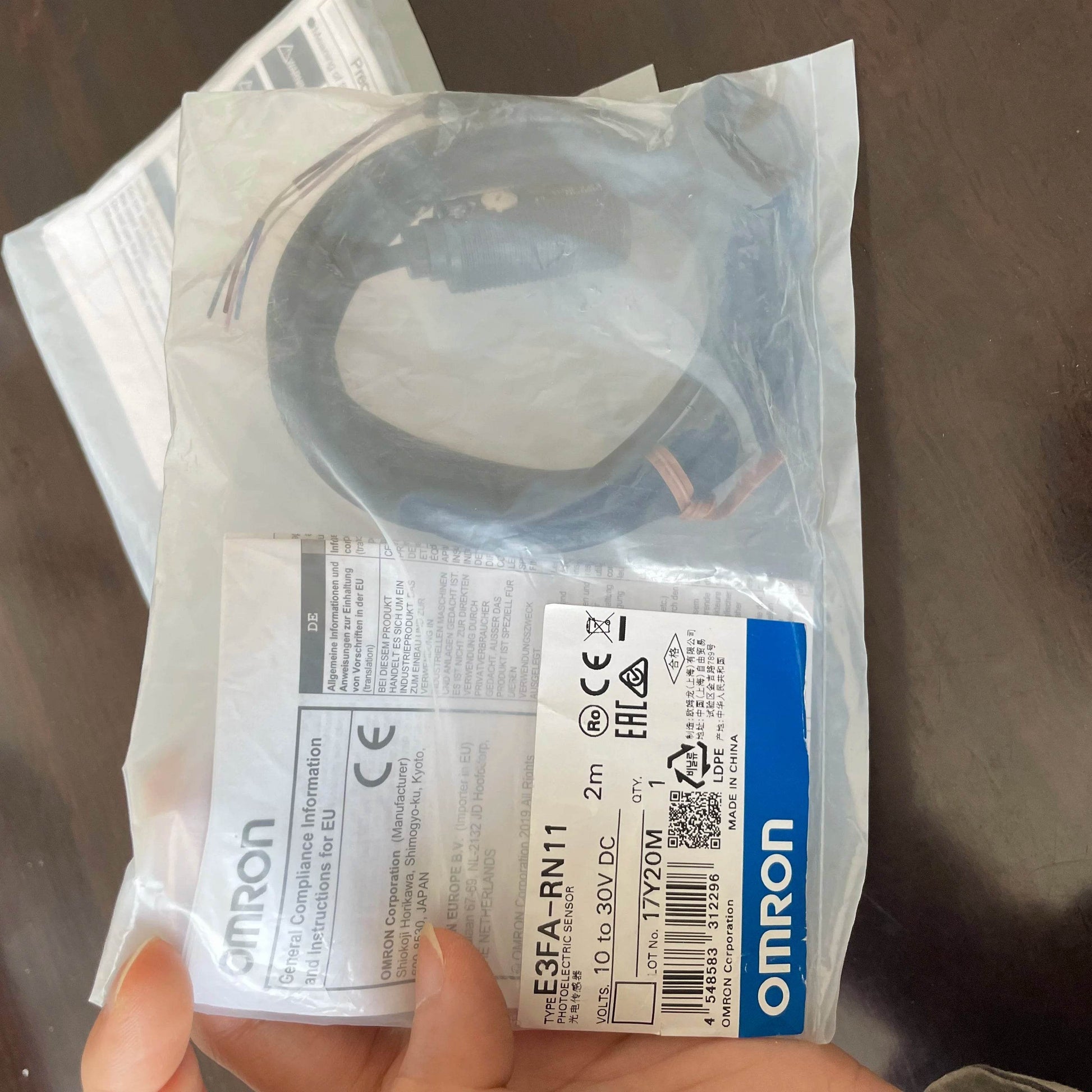 Compact 10-30V DC E3FA-RN11 Retro-Reflective Photoelectric Sensor with NPN Output - chengruiyuan