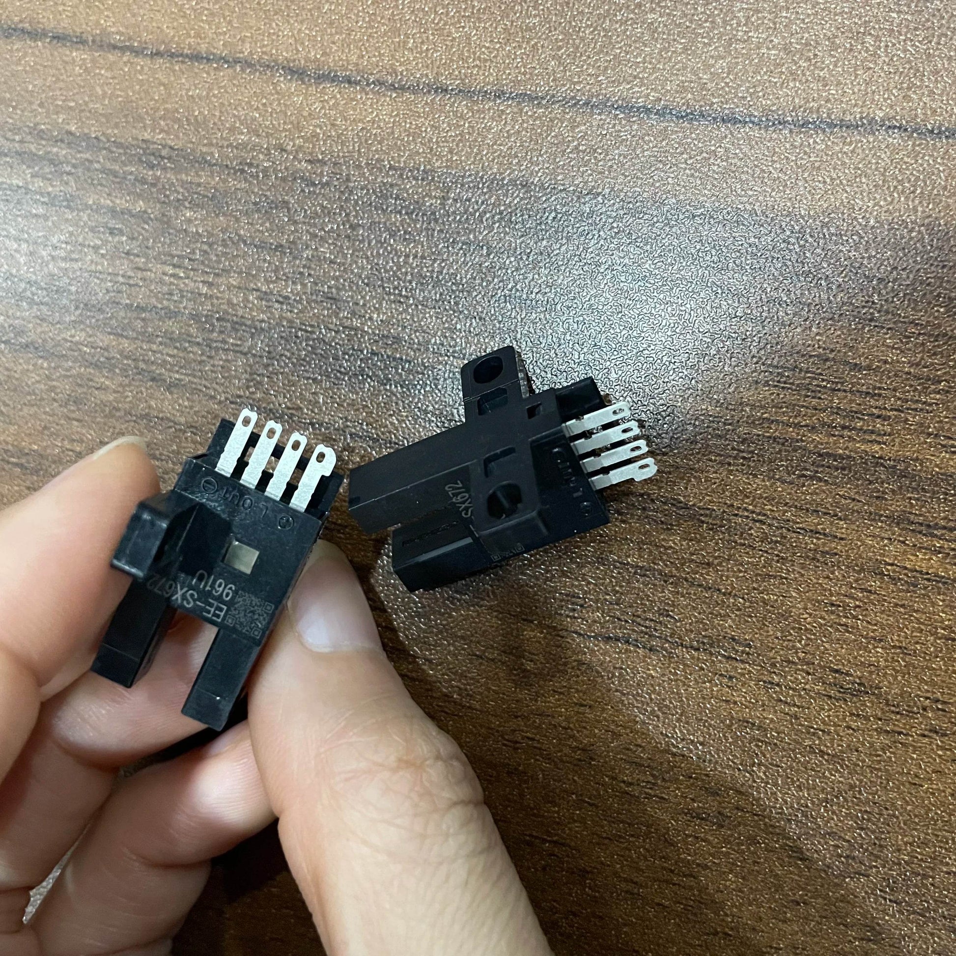 Compact Slot Sensor EE-SX672 with 5mm Detection Gap and Phototransistor Output - chengruiyuan