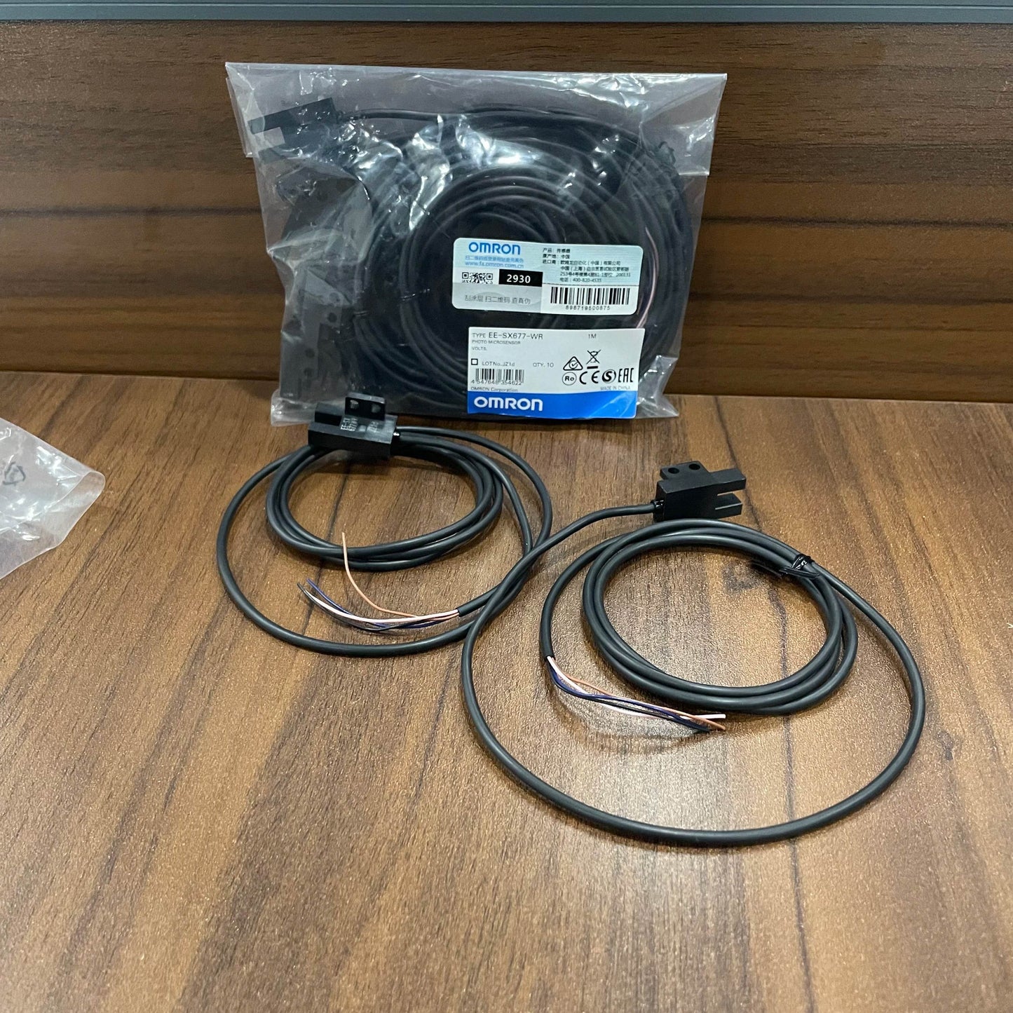 Compact Slot Sensor EE-SX677-WR with 5mm Detection, IP50 Rating, and Wire Lead Connector - chengruiyuan