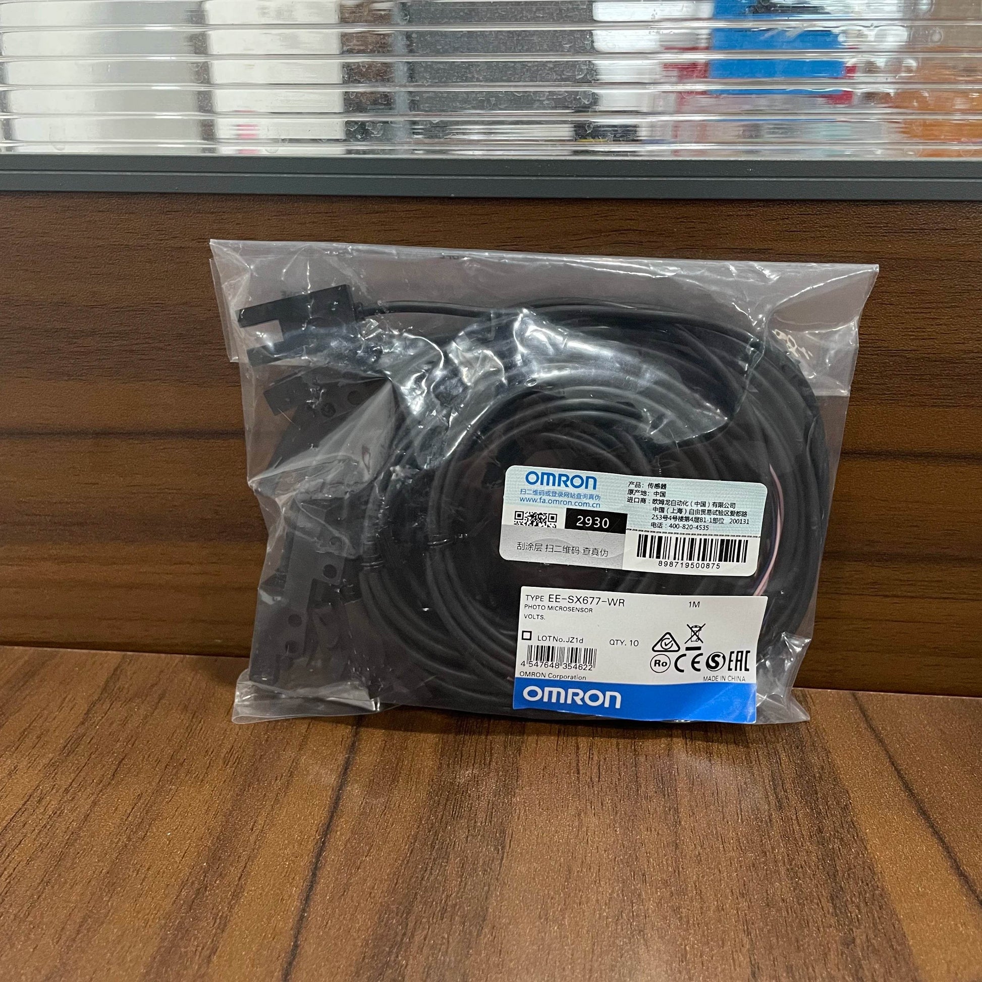 Compact Slot Sensor EE-SX677-WR with 5mm Detection, IP50 Rating, and Wire Lead Connector - chengruiyuan