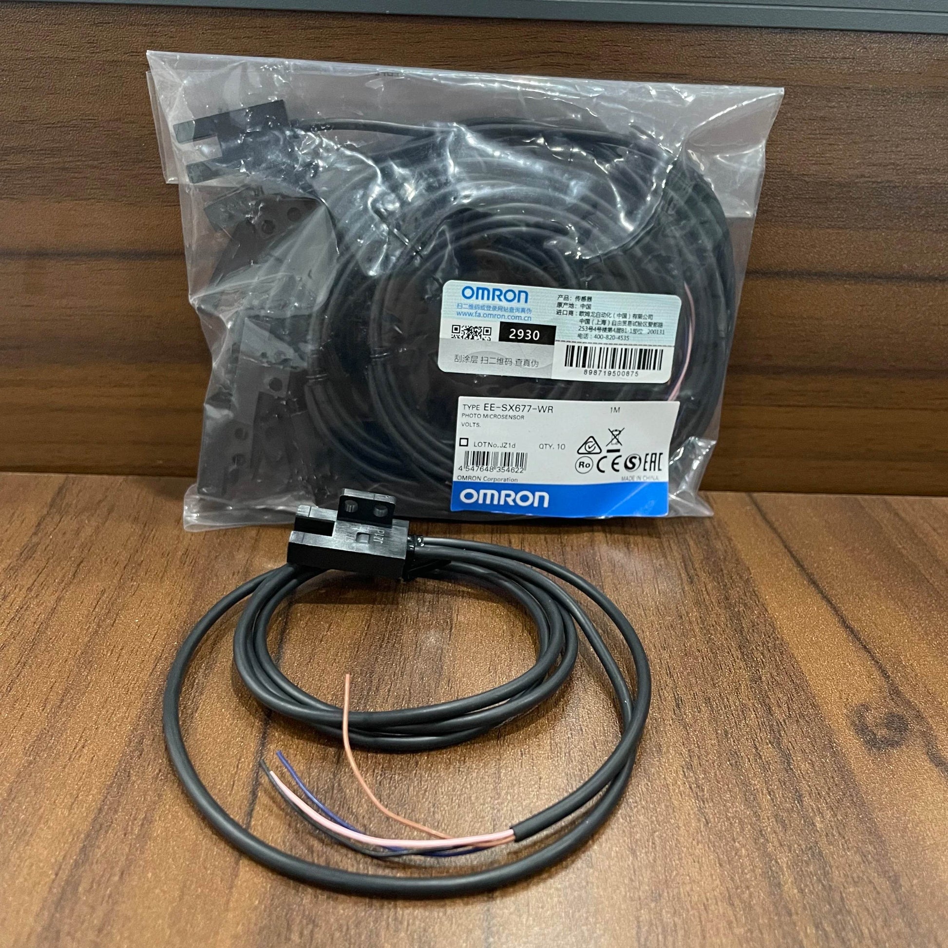 Compact Slot Sensor EE-SX677-WR with 5mm Detection, IP50 Rating, and Wire Lead Connector - chengruiyuan
