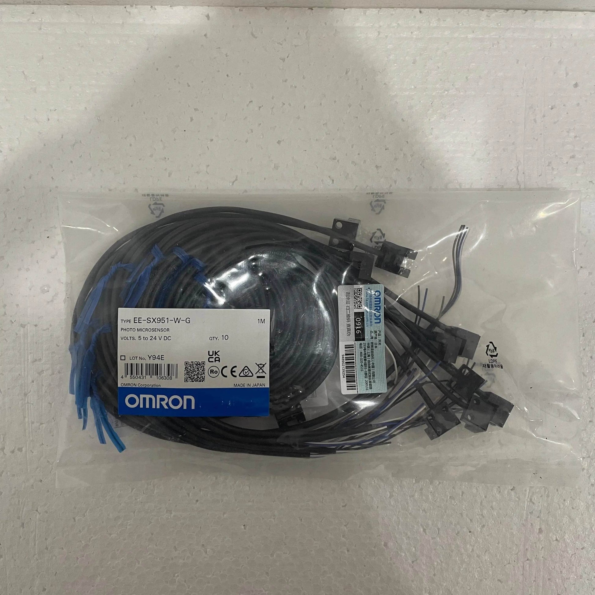 Compact Slot-Type Photomicrosensor EE-SX951-W-G with 5mm Sensing Gap and IP50 Rating - chengruiyuan