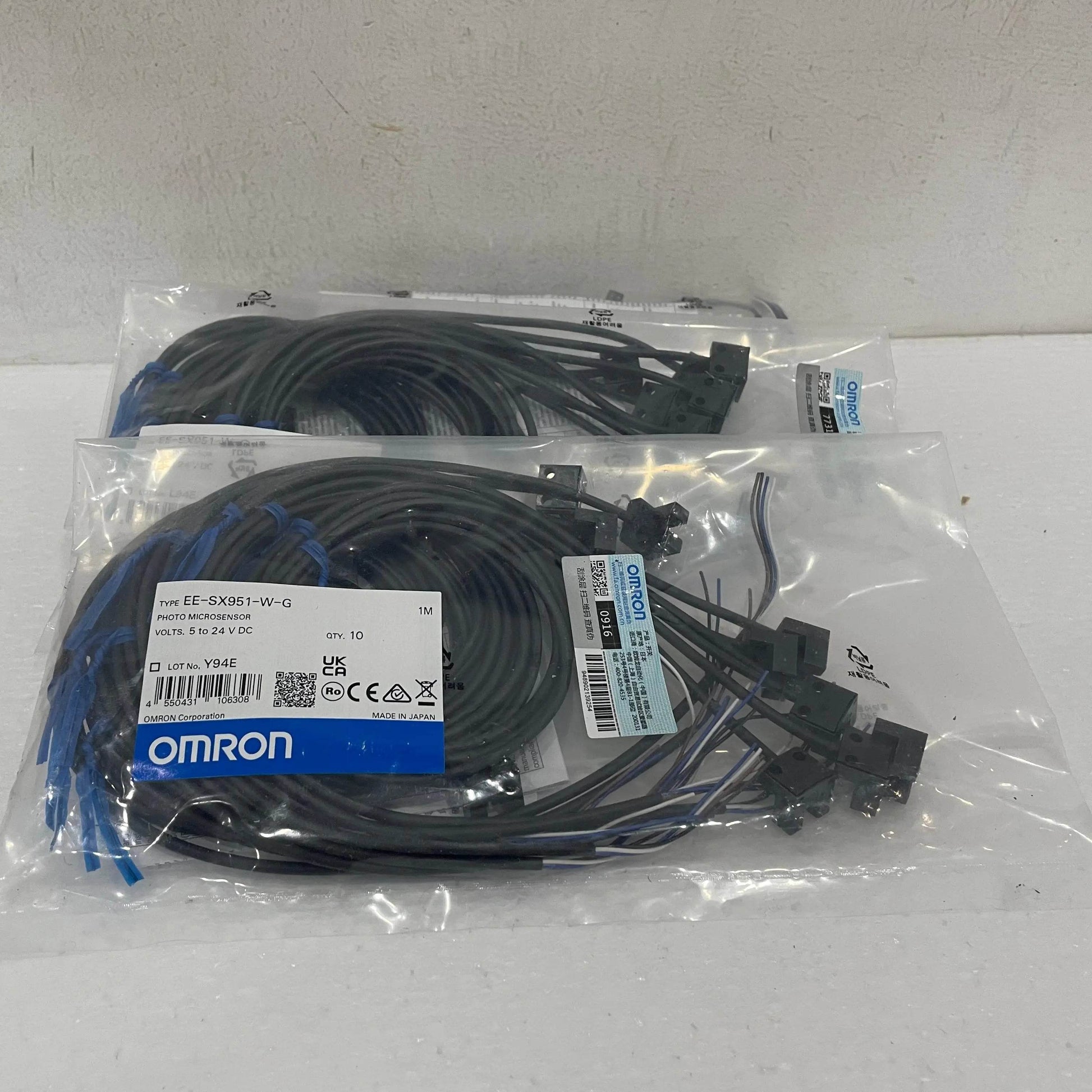 Compact Slot-Type Photomicrosensor EE-SX951-W-G with 5mm Sensing Gap and IP50 Rating - chengruiyuan